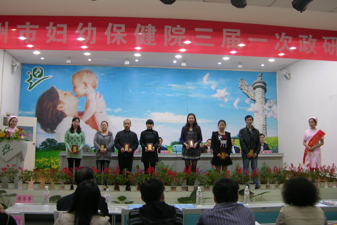 獲獎(jiǎng)作者代表領(lǐng)獎(jiǎng).JPG